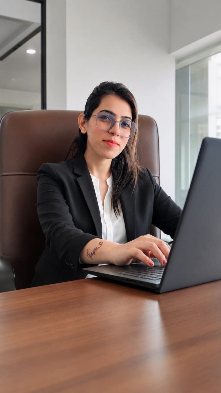 Khushboo, Senior Accountant
